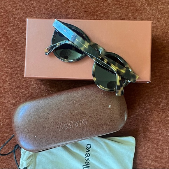 Illesteva Leonard Mirrored Sunglasses - Picture 7 of 7